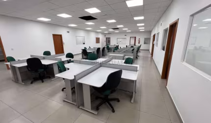 Prédio comercial com 18 salas na região central