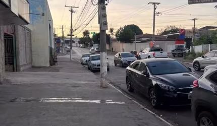 Alugo Prédio Comercial na Av. Agrícola Paes de Barros - Porto