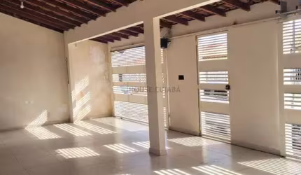 Vendo Linda casa com 3 quartos - Churrasqueira - Parque Cuiabá