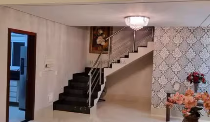 Vendo Lindo Sobrado No Condomínio Belvedere I