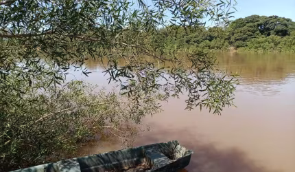 chácara pesqueira medindo 160 x 30 (4.800 M²), nas margens do rio Cuiabá–MT
