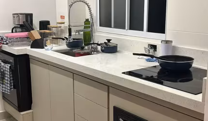 apartamento de 2 quartos e vaga de garagem .