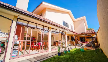 Sobrado de Rua com Quintal e 5 quartos à venda, 267 m² - Seminário - Curitiba/PR