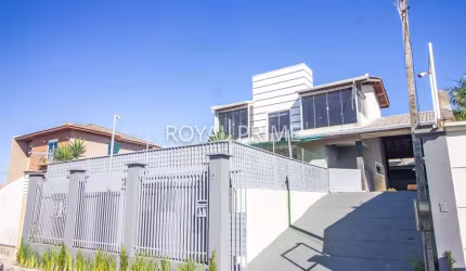 Casa de Rua com Amplo Terreno, Edícula e 4 dormitórios à venda, 247 m² - Atuba - Curitiba/PR