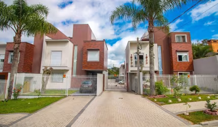 Sobrado com 3 dormitórios à venda, 167 m² por R$ 795.000,00 - Campo Comprido - Curitiba/PR