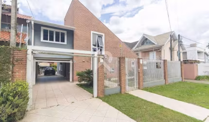 Casa Térrea com Piscina, 3 Quartos, Venda, 340 m² - Santa Felicidade - Curitiba/PR