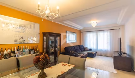 Triplex Semi-Mobiliado com Churrasqueira, 4 Quartos, Venda, 182m² - Próximo ao Parque Barigui - Curitiba/PR