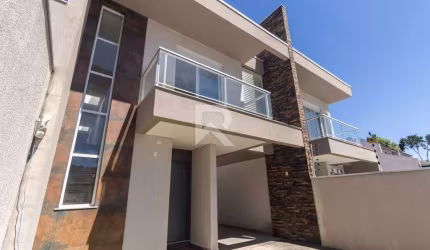 Sobrado Moderno com Quintal 4 quartos e 4 vagas – Vista Alegre – Curitiba/PR