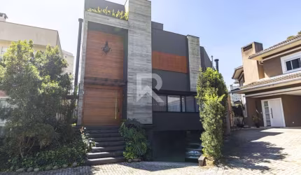 Casa de Alto padrão | 4 Suítes | Porteira Fechada | 510m² | Campo Comprido - Curitiba/PR