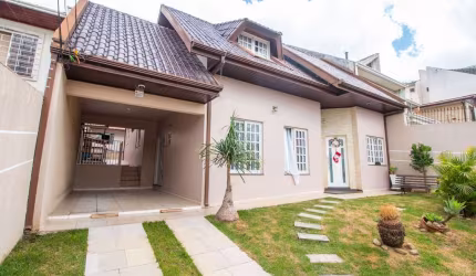 Casa de Rua com Edícula, Piscina e 4 quartos à venda, 263 m² - Pilarzinho - Curitiba/PR
