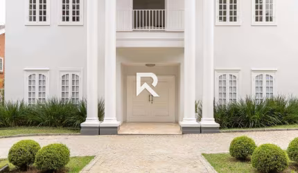 Casa de Luxo c/ jardim e 5 suítes em Condomínio no Bom Retiro p/ Venda - 689m²