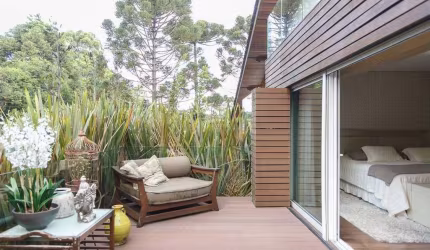 Casa de Luxo em Condomínio, 4 suítes, Jardim, e 850m2 - p/ Locação no Ecoville