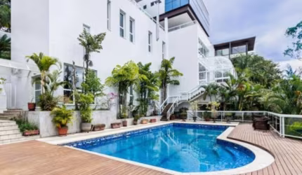 Casa com 6 suítes 10 vagas a venda no Panamby