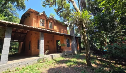 Casa de condomínio a venda em Carapicuíba