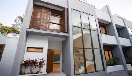 Casa de alto Padrão com 4 suítes 4 vagas a venda na Chácara Flora