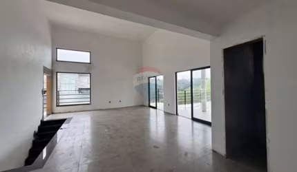 Casa com 3 quartos, 3 suítes, área gourmet, piscina, Bosque do lago, Juiz de Fora/MG