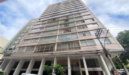 Espaçoso Apartamento de 3 Quartos com Sala Ampla, Copa, Cozinha, Dependência de Empregada, 1 Vaga de Garagem e Portaria 24 Horas