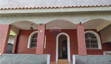 Excelente casa na Praia do Apara em Mangaratiba-RJ  com 04 quartos sendo duas suítes, área de lazer próxima ao Shopping Sahy e Centro.