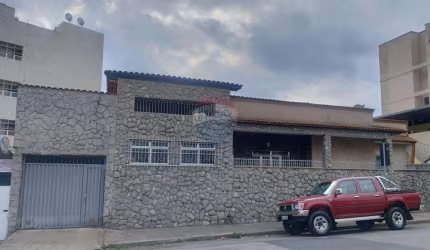 Casa à venda, 4 quartos, duas salas e duas cozinhas, além de um terraço gourmet - Visite Já!