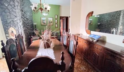 Casa à venda, no bairro Santa Catarina, 4 quartos, duas salas e duas cozinhas, além de um terraço gourmet.