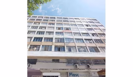 Apartamento a venda  localizado no bairro Centro tem 50 metros quadrados com um quarto amplo e um banheiro social, cozinha, sala ampla.