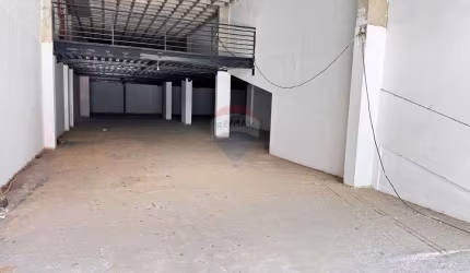 Loja com sobreloja para locação na Rua Oscar Vidal com aproximadamente 1030m²