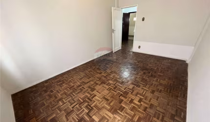 Excelente apartamento com 2 quartos, sala, cozinha com armário, lavanderia, banheiro social com box e espelho