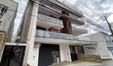 Apartamento 2 quartos sendo uma suíte, cozinha com conceito aberto, varanda, 2 vagas de garagem, elevador.
