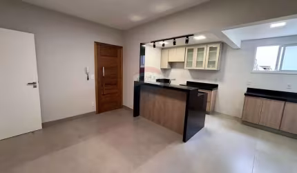Apartamento Reformado de 3 Quartos com Suíte, Varanda e 2 Vagas - Centro da Cidade, Excelente Localização!