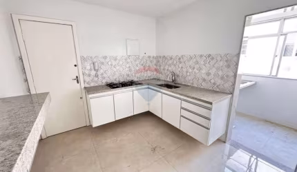 Apartamento 3 quartos sendo 1 suite, sala, cozinha com armários e lavanderia, uma vaga de garagem
