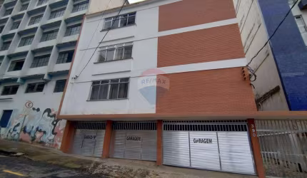 Apartamento dois quartos, cozinha ampla e área de serviço, escada com fácil acessibilidade. Sem vaga  de garagem. .  PACOTE: 1567,50.