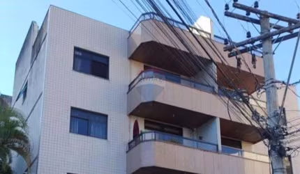 Cobertura locação, dois quartos (1 suíte), cozinha com área de serviço e ampla área externa no terraço.
