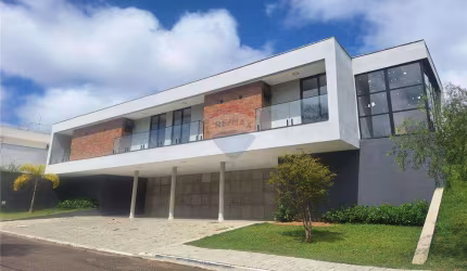 Linda Casa de 4 Suítes à Venda no Condomínio Spina Vile – Conforto e Sofisticação!