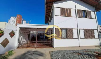 Casa com 3 dormitórios para alugar, 200 m² por R$ 6.345,00/mês - Centro - Balneário Piçarras/SC