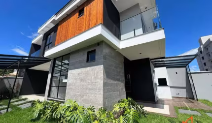 Geminado de esquina com 03 dormitórios no Bom Retiro