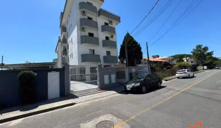 Apartamento com 02 dormitórios no Costa e Silva
