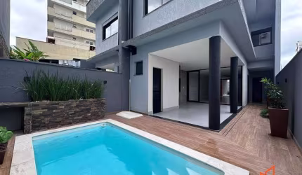 Casa com 4 quartos no América em Joinville
