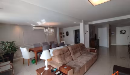 Apartamento com 4 quartos no Centro em Joinville