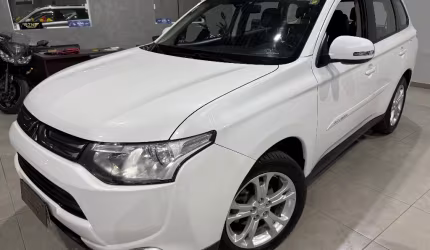 Outlander 2.0 ano 2014 com teto solar