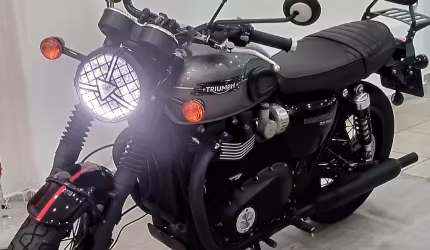 Triumph bonneville t120 black 1200 custom