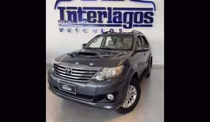 Toyota hilux sw4 srv d4-d 4x4 3.0 tdi dies. aut