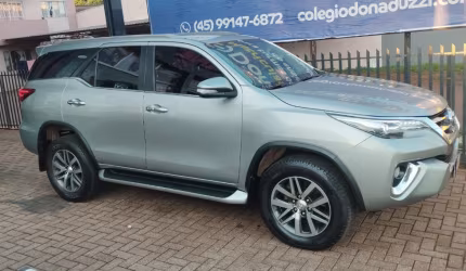 O carro esta bem conservado