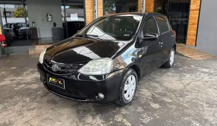 Toyota etios xs - preta - 2013/2013