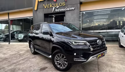 Toyota hilux sw4 srx 4x4 2.8 tdi 16v dies. aut.  - preta - 2023/2024