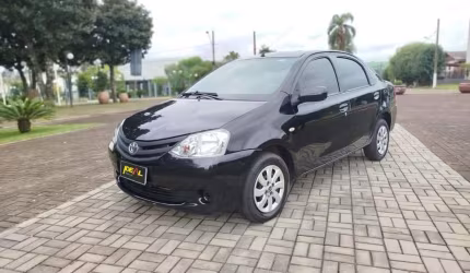 Toyota etios sd xs - preta - 2012/2013