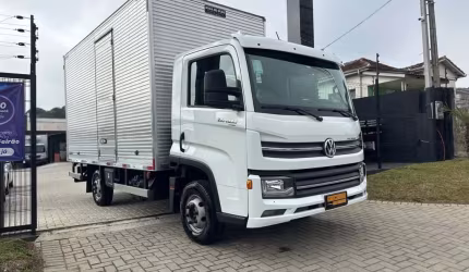Volkswagen express baú  4x2 2025