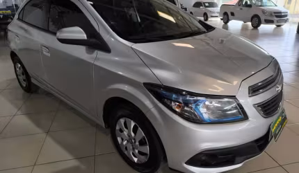 Chevrolet onix hatch lt 1.0 8v flexpower 5p mec.  - prata - 2013/2013