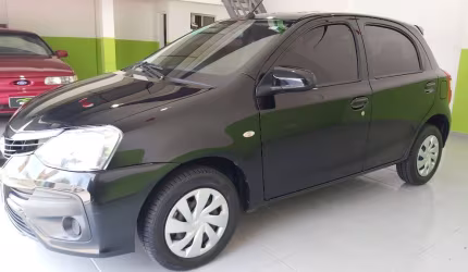 Toyota etios 1.3 x automático, flex.