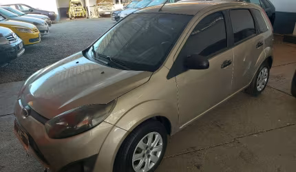 Ford fiesta hatch 1.0 flex, completo. 
