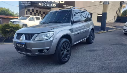 Mitsubishi pajero tr4 2013  ( valor real )
